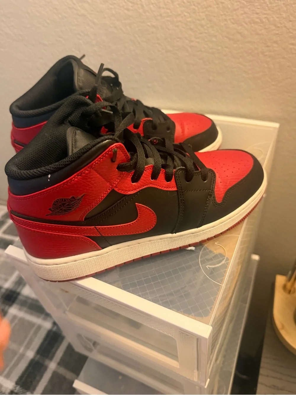 Nike Boys Black and Red Mid-Top Sneakers